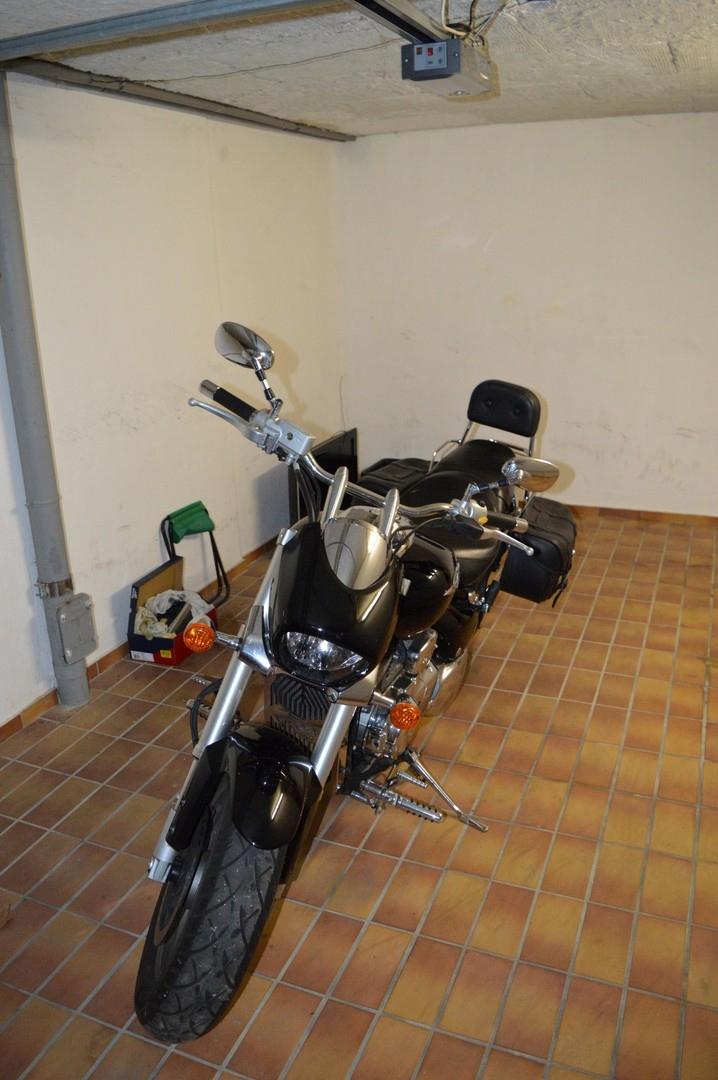 Garage, gefliester Bodenbelag