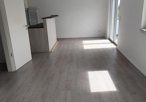 Wohnzimmer links mit Küche