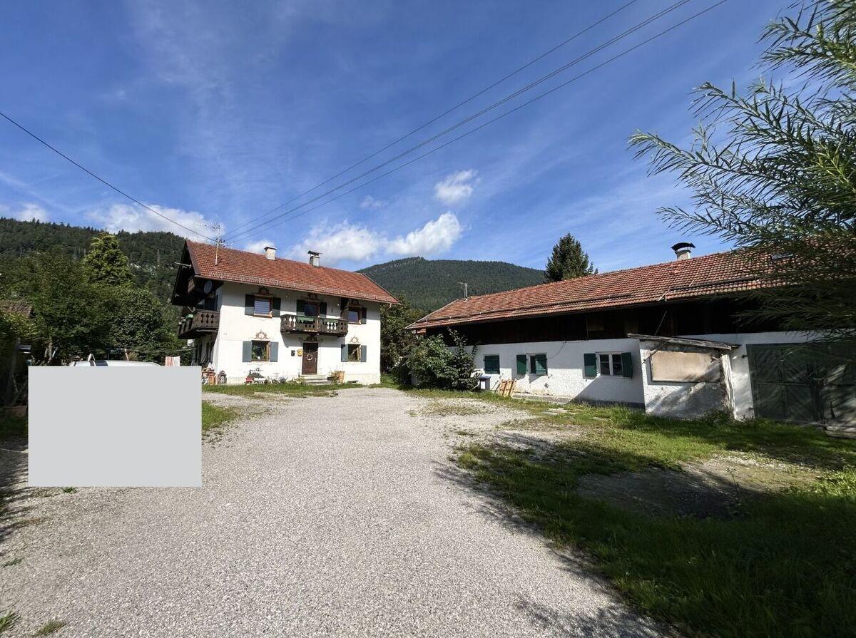 Bestandsobjekt und Nebengebäude