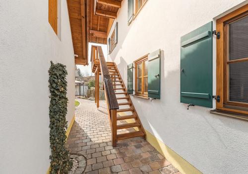 Die Außentreppe mit direkter Anbindung zur Wohnung