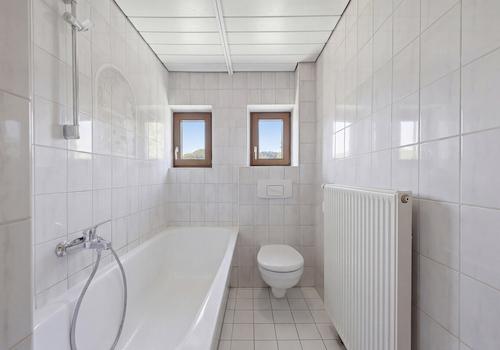Die modernisierten Badezimmer