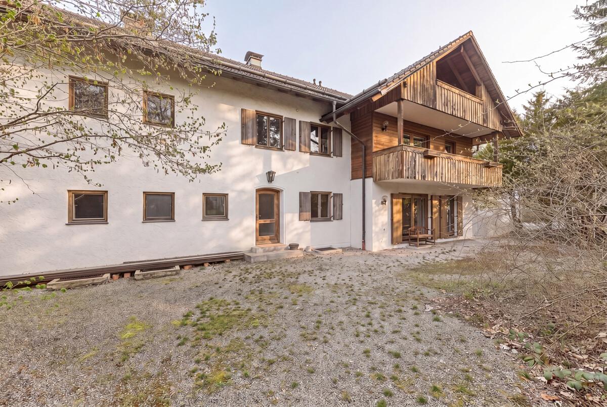 Die Ostseite des Mehrfamilienhauses