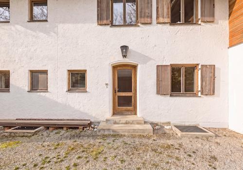Der Eingang zum Altbau