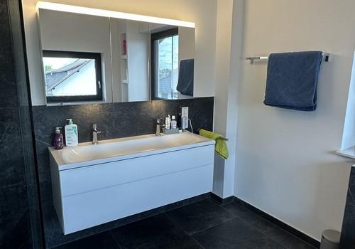 Elternbadezimmer