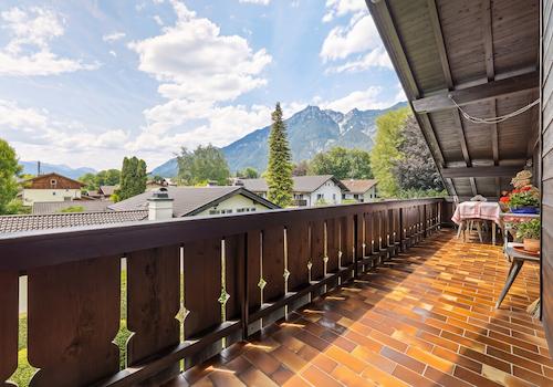 Der geschützte Balkon bietet Privatsphäre
