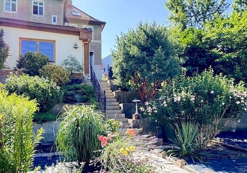 Terrassenförmige Gartenanlage