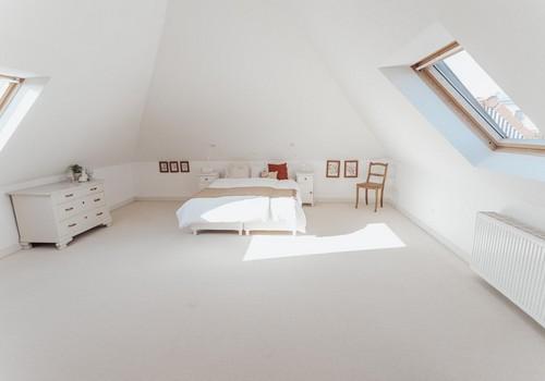 Schlafzimmer ü Garage/ Carport