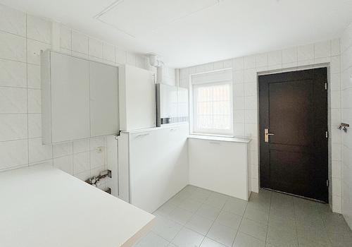 Hauswirtschaftsraum mit Ausgang