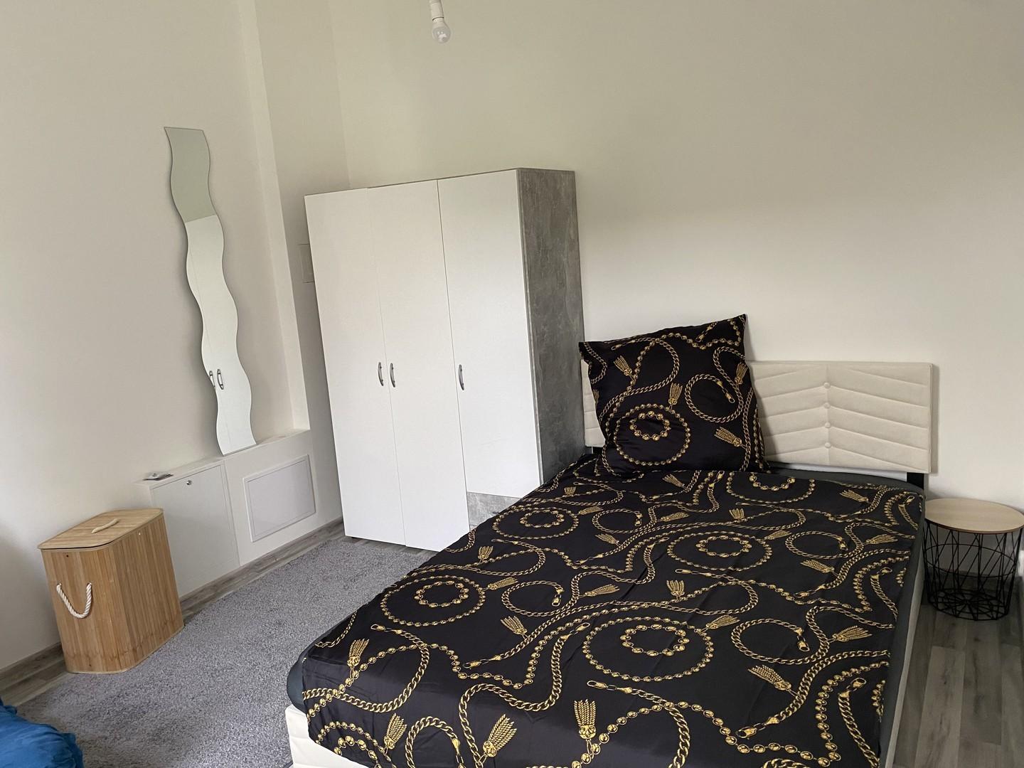 Bett mit Kleiderschrank