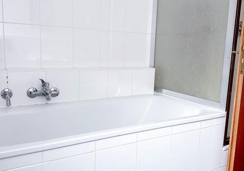 Mit Badewanne
