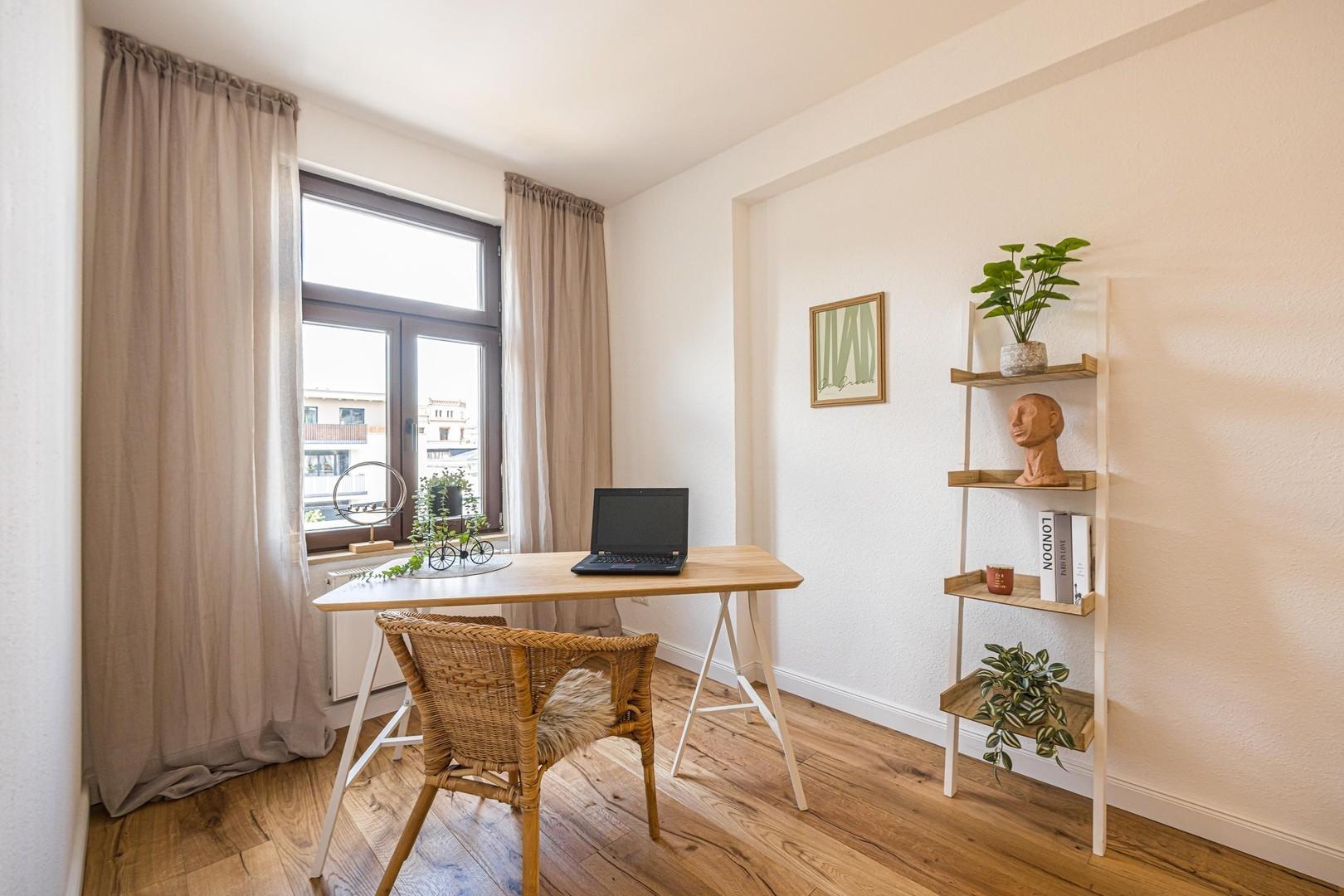 Büro / Kind 2