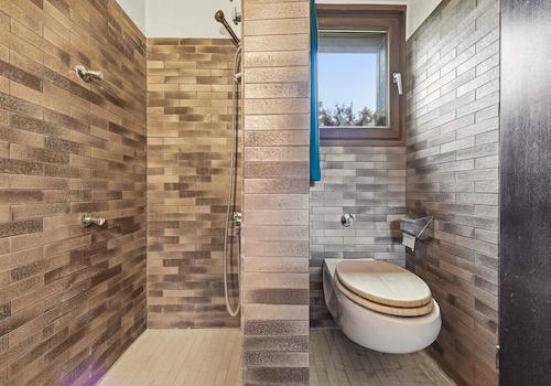 Gäste-WC mit Dusche