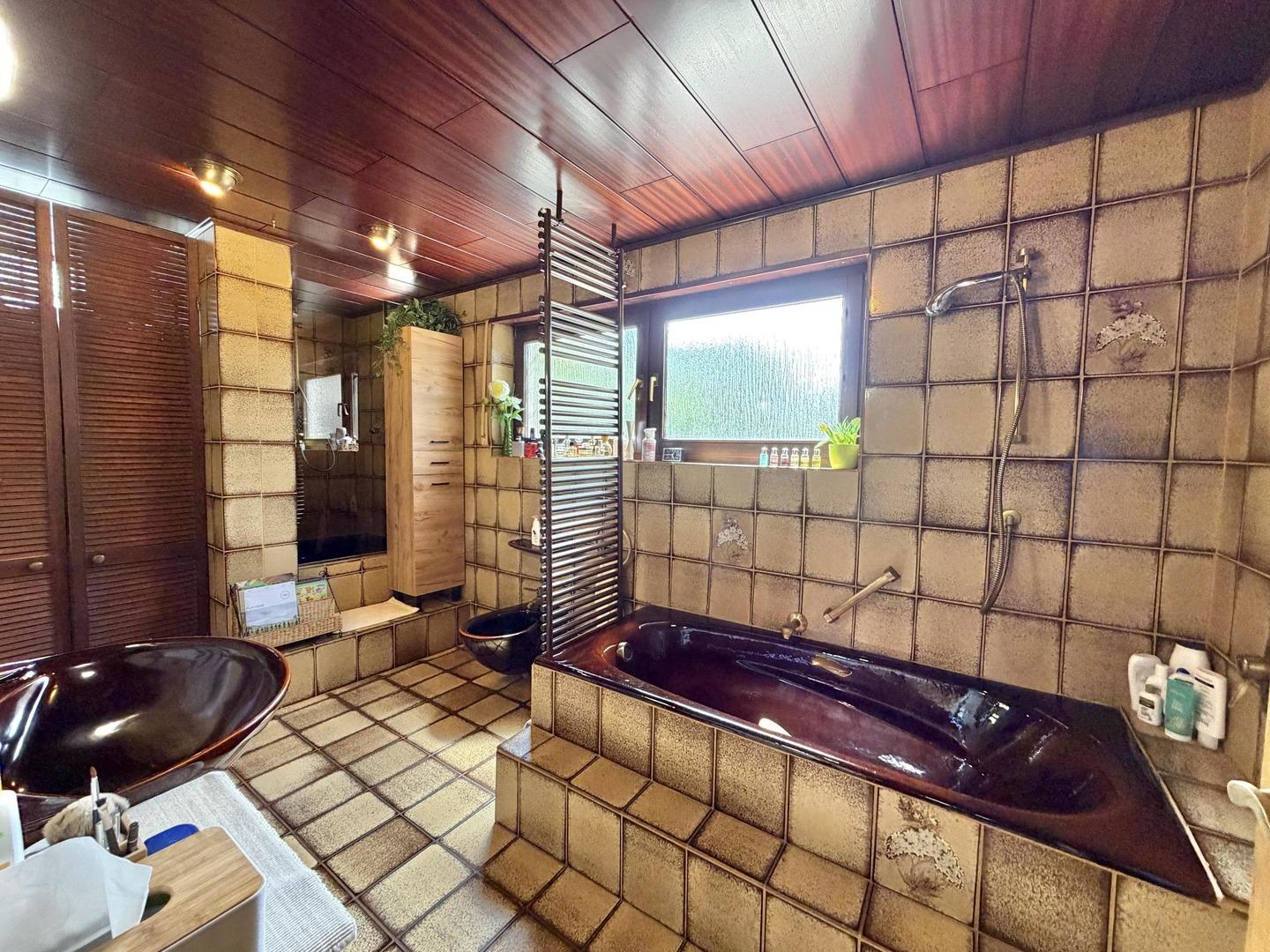Badezimmer mit Abstellkammer Erdgeschoss
