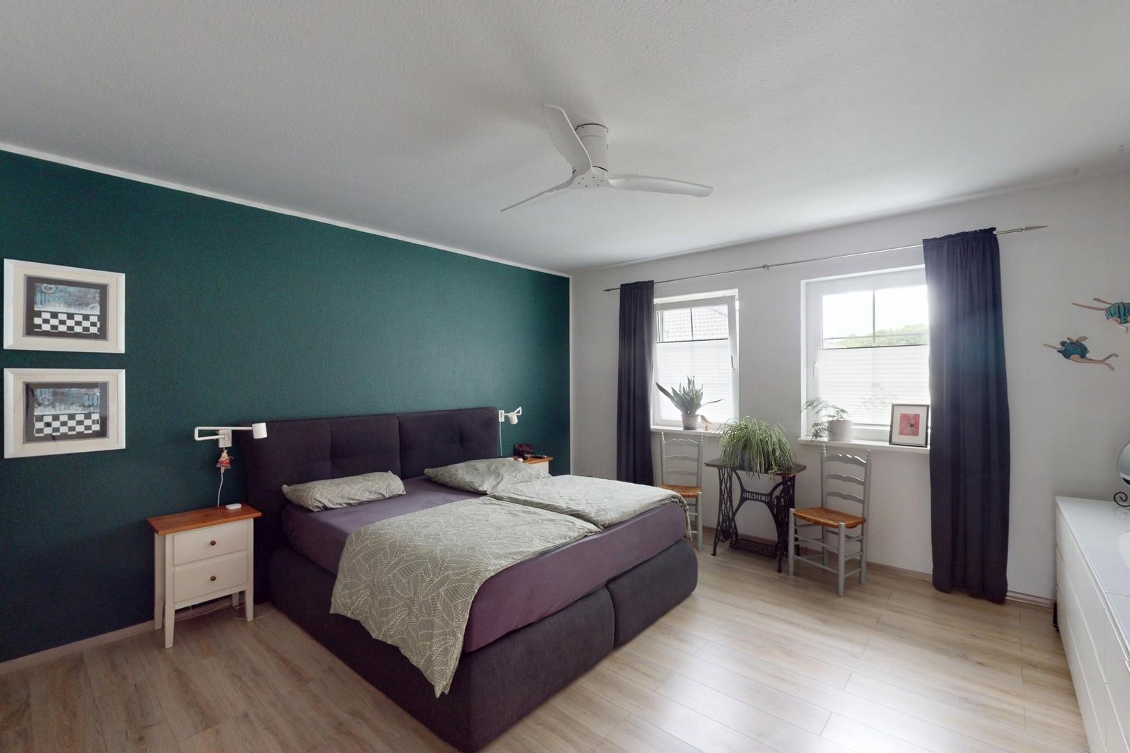 Schlafzimmer 1