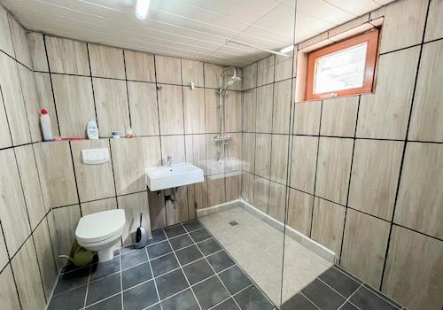 Badezimmer KG