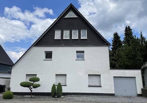 Straßenansicht Garage