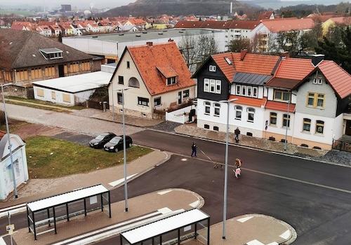 Bushaltestelle direkt am Haus