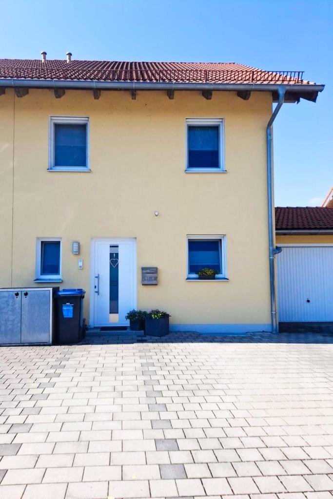 Mit Aussenstellplatz u.Garage