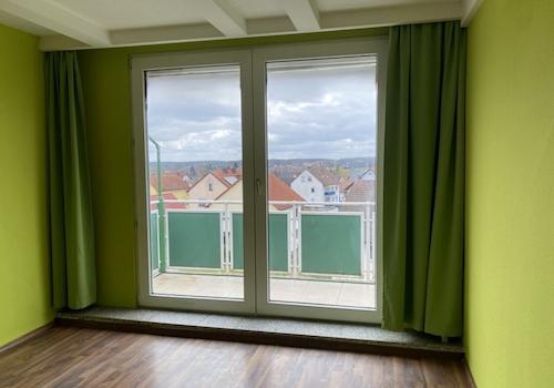 zum Balkon