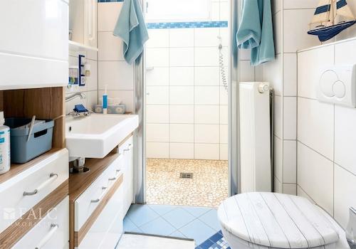 Gäste-WC mit Dusche