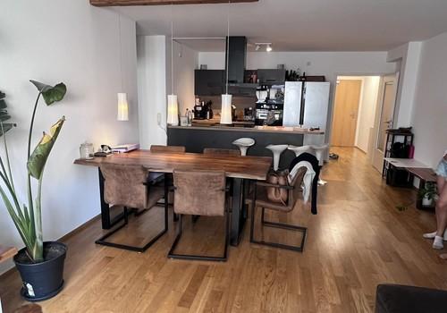 Wohnzimmer mit Küche