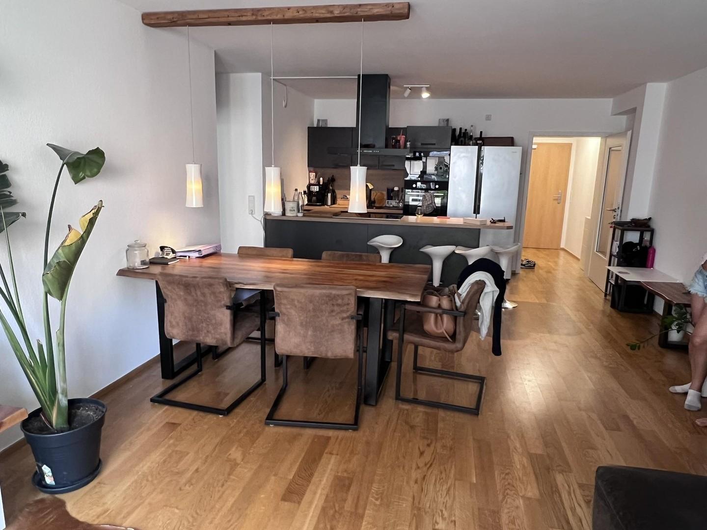 Wohnzimmer mit Küche
