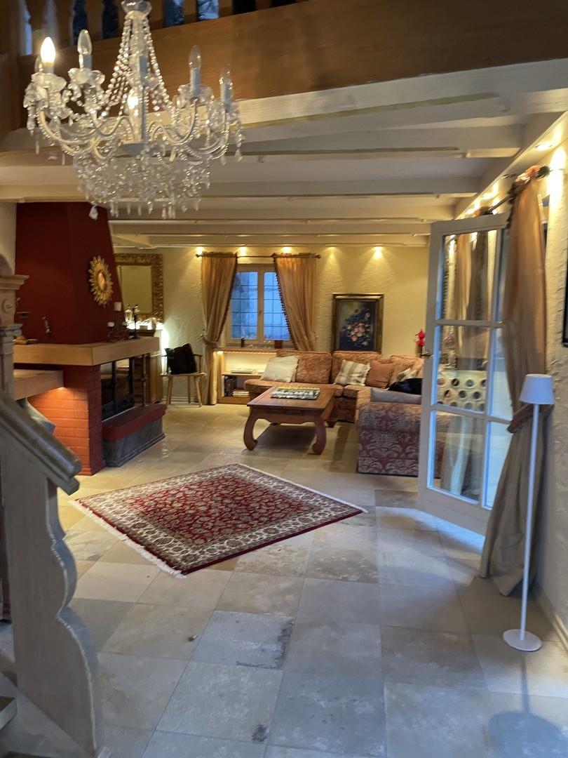 Wohnzimmer mit Kamin