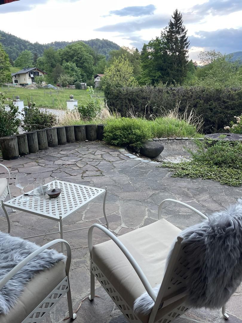 Terasse mit Bergblick