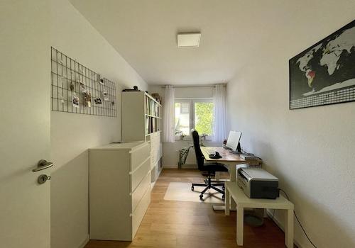 Kind 1/Büro