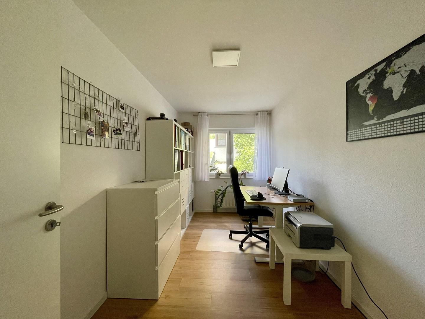Kind 1/Büro