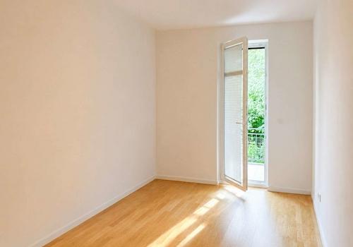 Schlafzimmer mit Balkonzugang