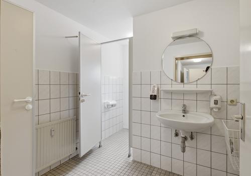 Mehrere Sanitärräume, insgesamt 4 Toiletten