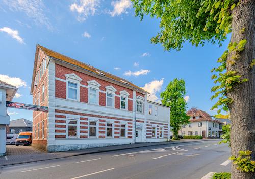 Gebäude mit historisierender Fassade