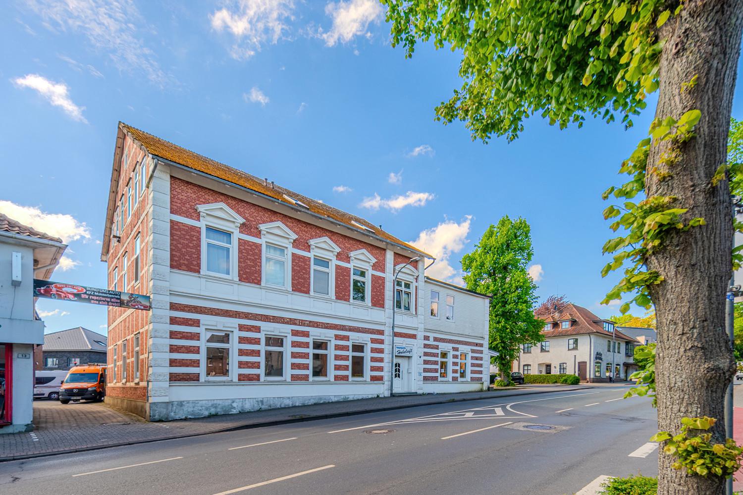 Gebäude mit historisierender Fassade
