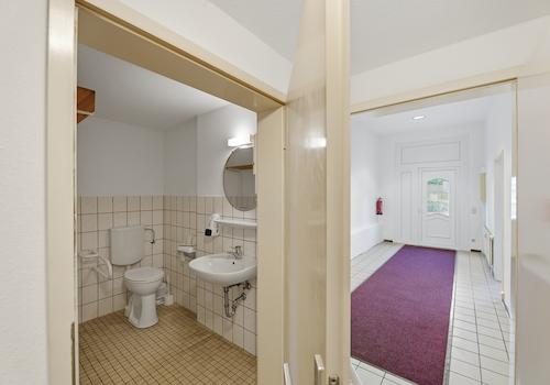 Behindertengerechte Toilette / Flur