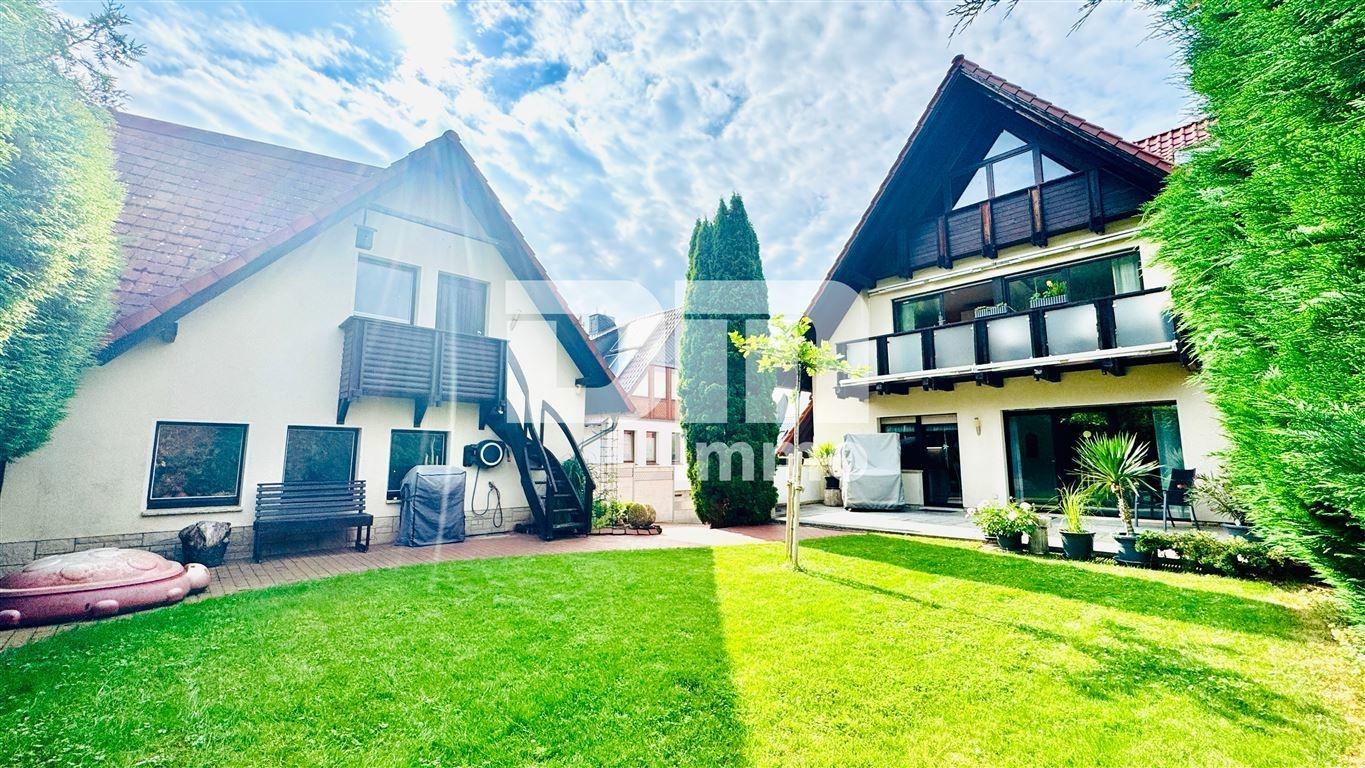 Hauptgebäude / Nebengebäude / Gartenbereich