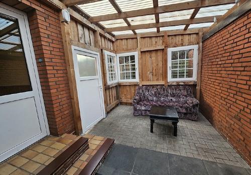 überdachte Terrasse - Zwischengang
