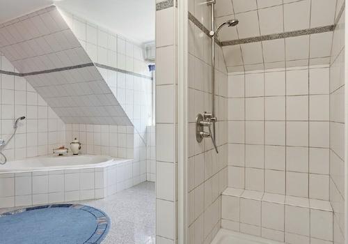 Badezimmer I - Bild II