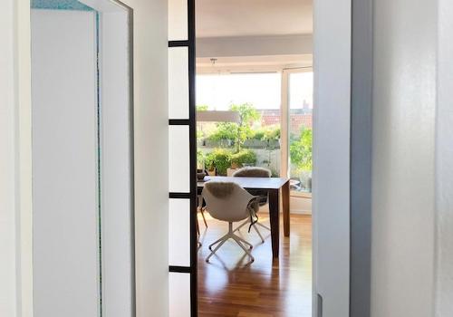 Blick aus dem Bad und Zimmer1