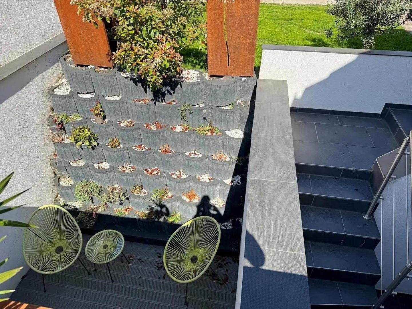 Blick auf den Balkon UG