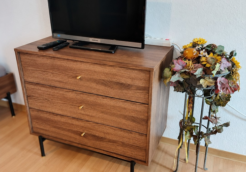 Kommode mit TV