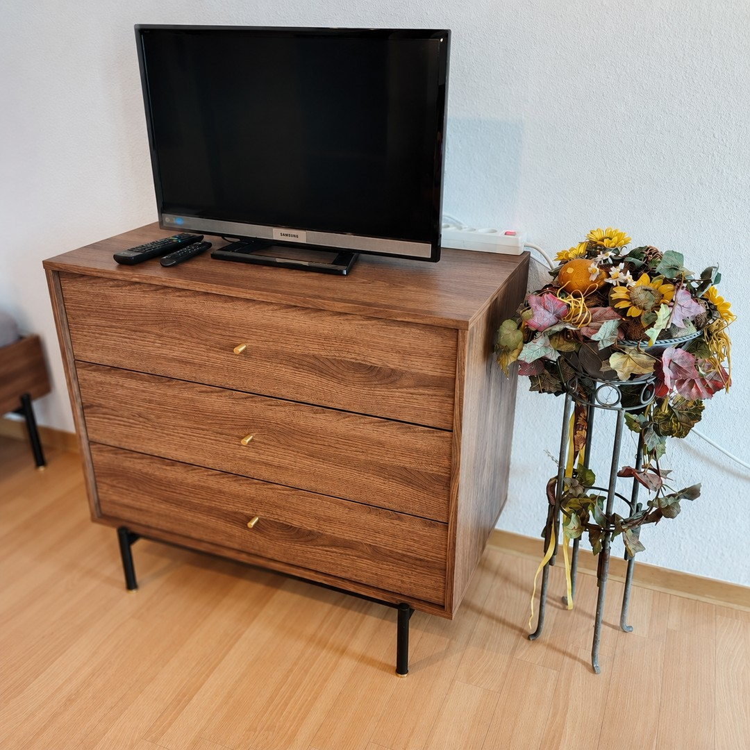 Kommode mit TV