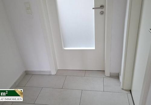 Flur zum Badezimmer und Waschraum