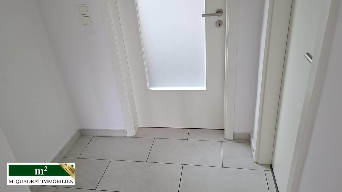 Flur zum Badezimmer und Waschraum