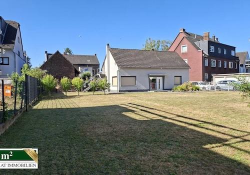 Grundstück und Bungalow