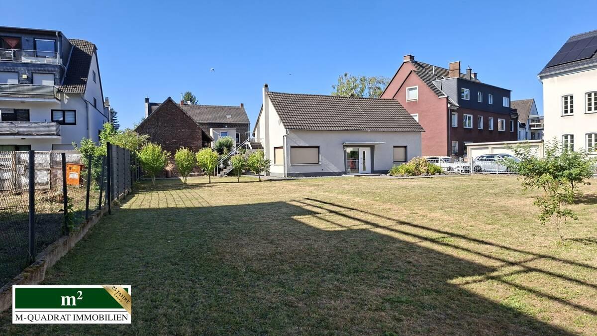 Grundstück und Bungalow