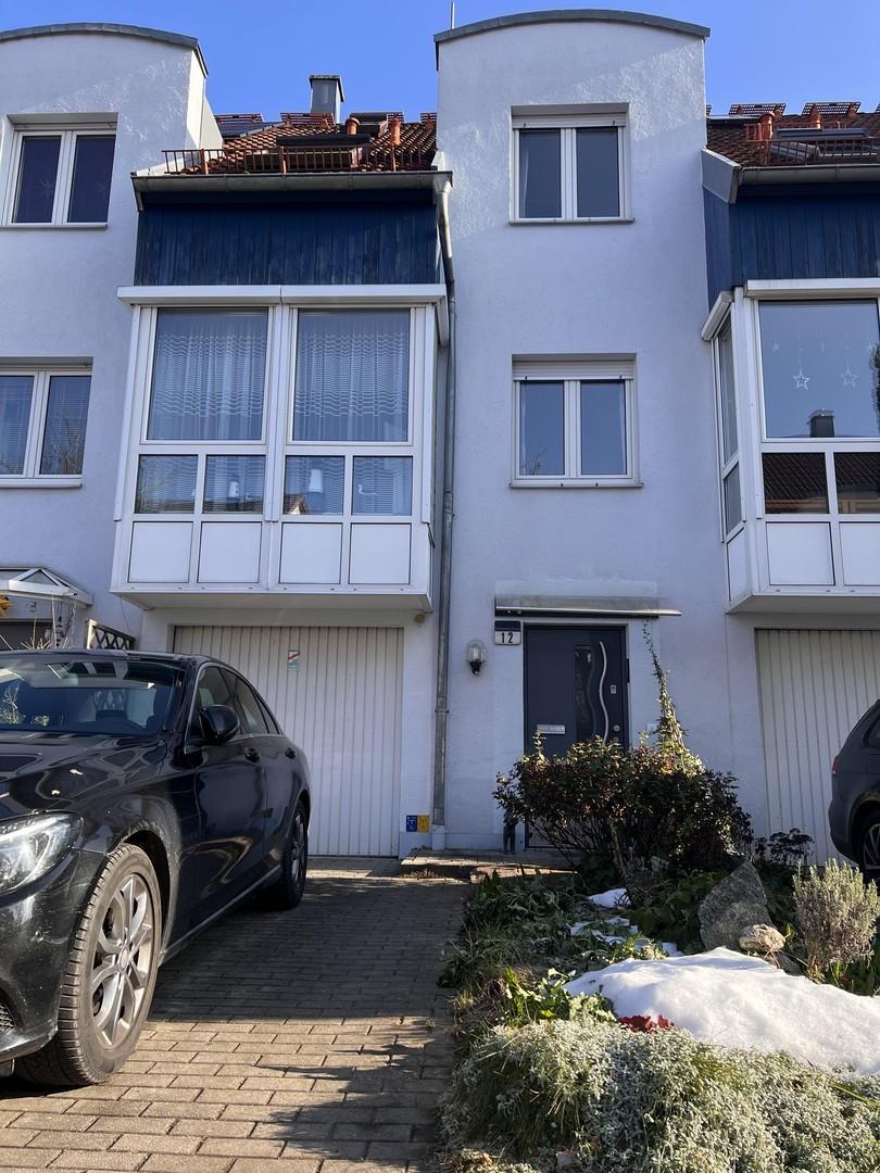 Reihenmittelhaus von Straße