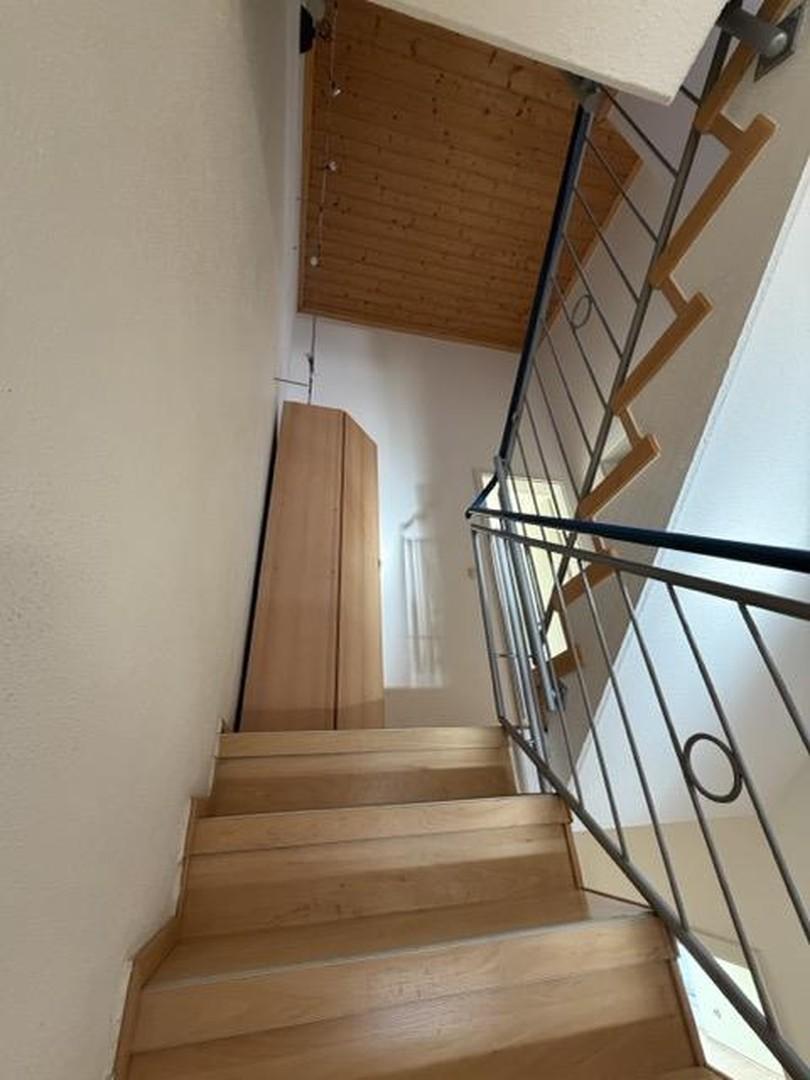 5e_6d_Treppenhaus Eckschrank