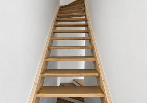 Massivholztreppe ins OG