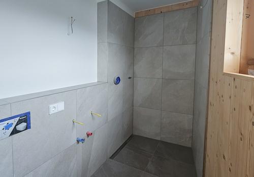 Kinderbad mit Dusche